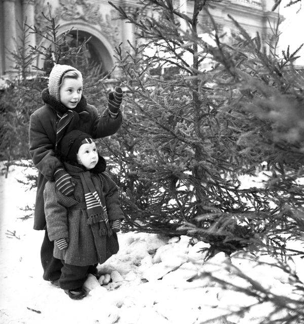 大晦日クリスマスマーケットに来た子どもたち　1956年 - Sputnik 日本