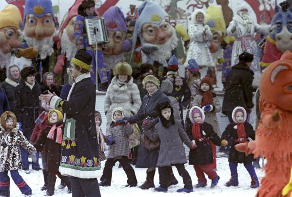 「ロシアの冬」祭で輪舞（ロンド）　1983年 - Sputnik 日本
