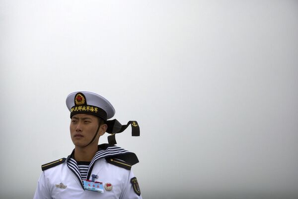 パレード中の中国船Qi Jiguang、甲板の海軍兵士 - Sputnik 日本