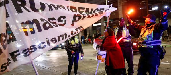 トランプ氏弾劾を支持する行進 米国諸都市で【動画】 トランプ氏弾劾を支持する行進 米国諸都市で【動画】 - Sputnik 日本
