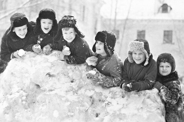 冬休み中の児童　チェレポベツにて　１９７１年 - Sputnik 日本