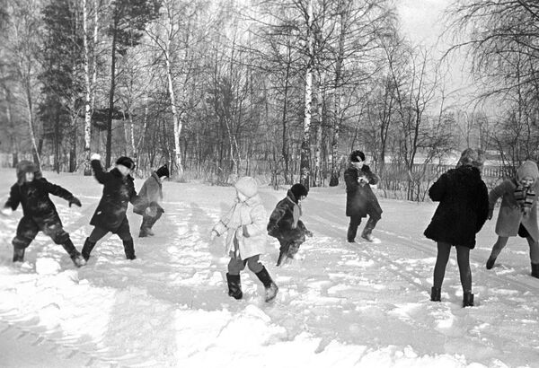 雪合戦をする子どもたち　１９６９年 - Sputnik 日本