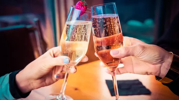 東京都　一部飲食店での酒類提供を認める方針　2人以下、30分以内 - Sputnik 日本