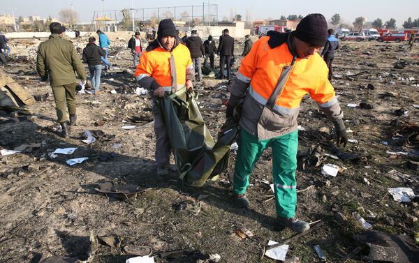 イランのウクライナ機墜落現場の救助隊 - Sputnik 日本
