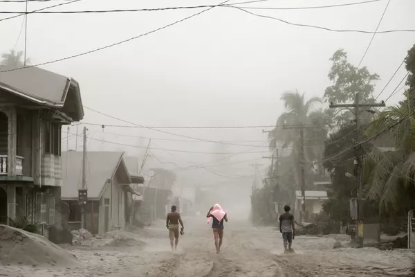 フィリピン　首都近郊で火山噴火　ロシア人観光客はキャンセルなし【写真】