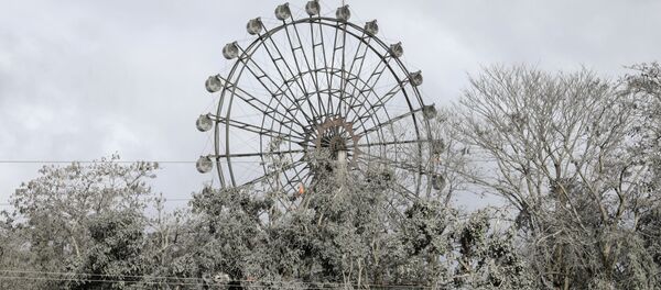 観覧車が真っ白に タガイタイにて
 観覧車が真っ白に タガイタイにて
 - Sputnik 日本