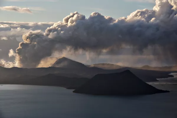 タール火山噴火のようす　タガイタイにて
