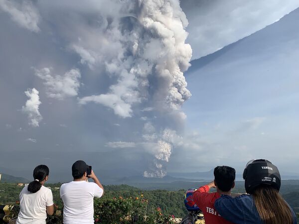 タール火山の噴火　フィリピンにて - Sputnik 日本