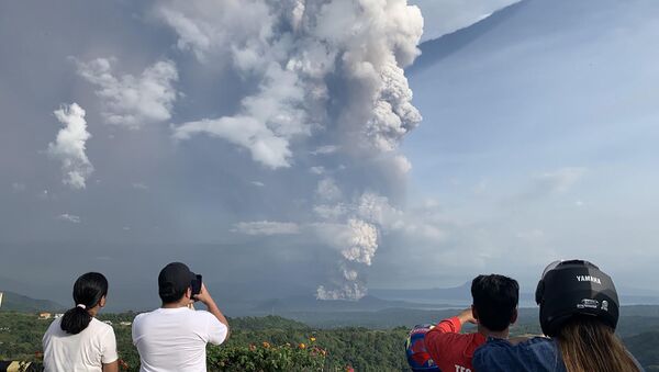 タール火山の噴火　フィリピンにて - Sputnik 日本