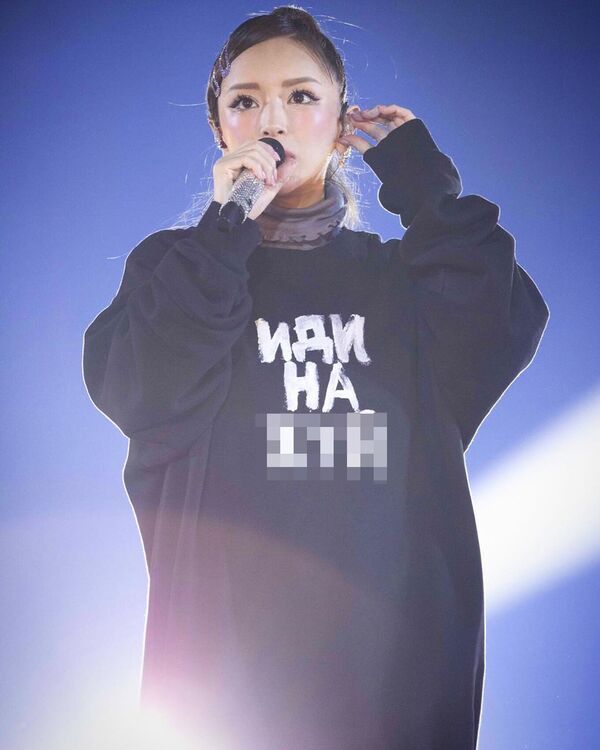 歌手の浜崎あゆみさん　ロシア語の悪罵が表記されたステージ衣装で登場 - Sputnik 日本