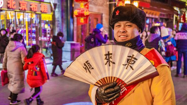 扇子をもって春節の到来を祝う北京市民 - Sputnik 日本