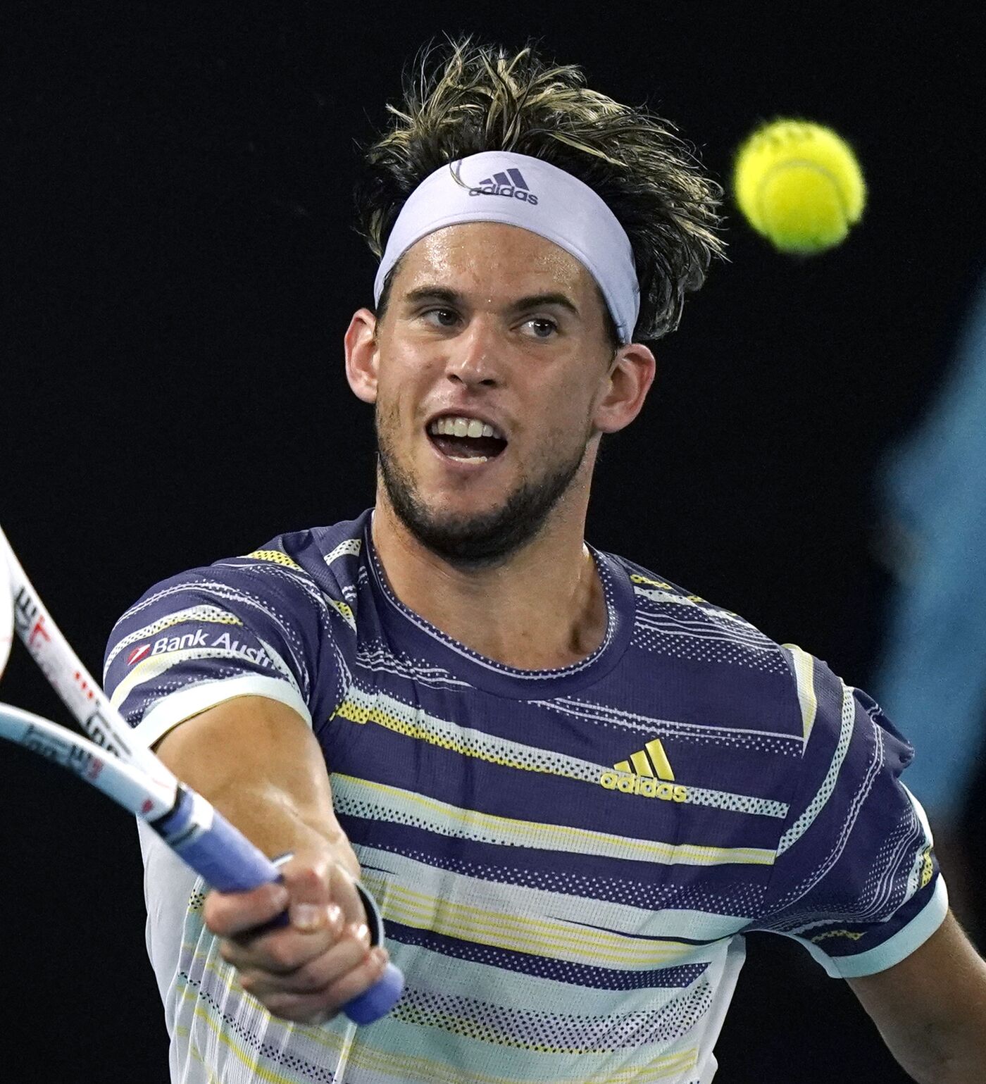 テニスの全豪オープン ティエム選手がズベレフ選手を下し、3度目の決勝