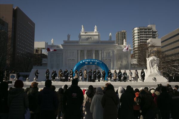 晴天の中行なわれた開会式　ポーランドのワジェンキ宮殿の雪像を背景に - Sputnik 日本