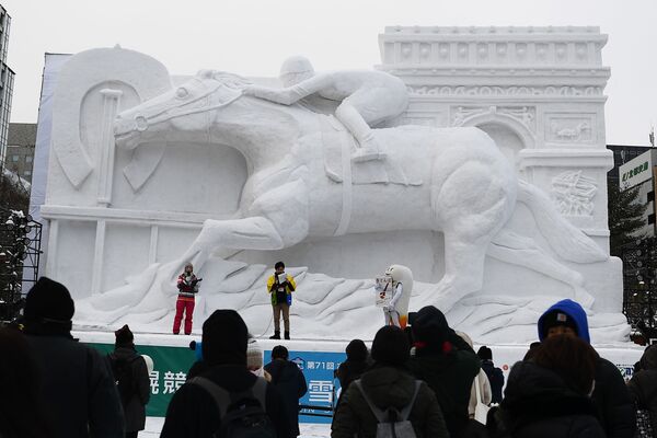 北海道を駆け抜けるサラブレッドの大雪像　札幌競馬場協賛 - Sputnik 日本