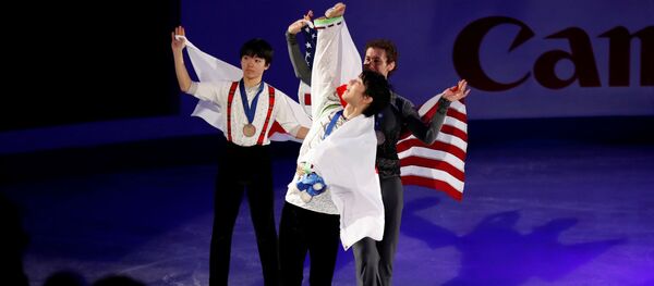 Фигурист Юдзуру Ханю на церемонии награждения на Чемпионате Четырех Континентов в Южной Корее - Sputnik 日本