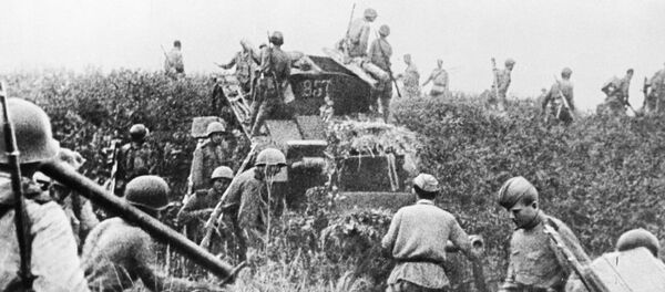 Советская армия переходит границу Маньчжурии во время Второй мировой войны  Советская армия переходит границу Маньчжурии во время Второй мировой войны  - Sputnik 日本