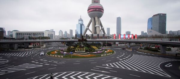 東方明珠電視塔を背景に警官がひとり (上海市・浦東新区) 東方明珠電視塔を背景に警官がひとり (上海市・浦東新区) - Sputnik 日本