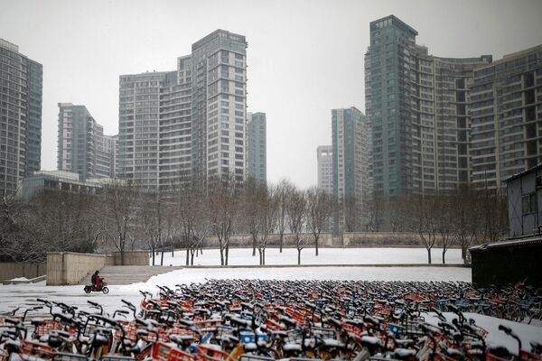 ひとり電動スクーターに乗る男性　（北京） - Sputnik 日本