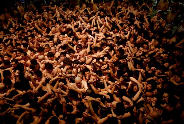 西大寺で行なわれた裸祭りに集まった男性たち　（日本・岡山県岡山市） - Sputnik 日本