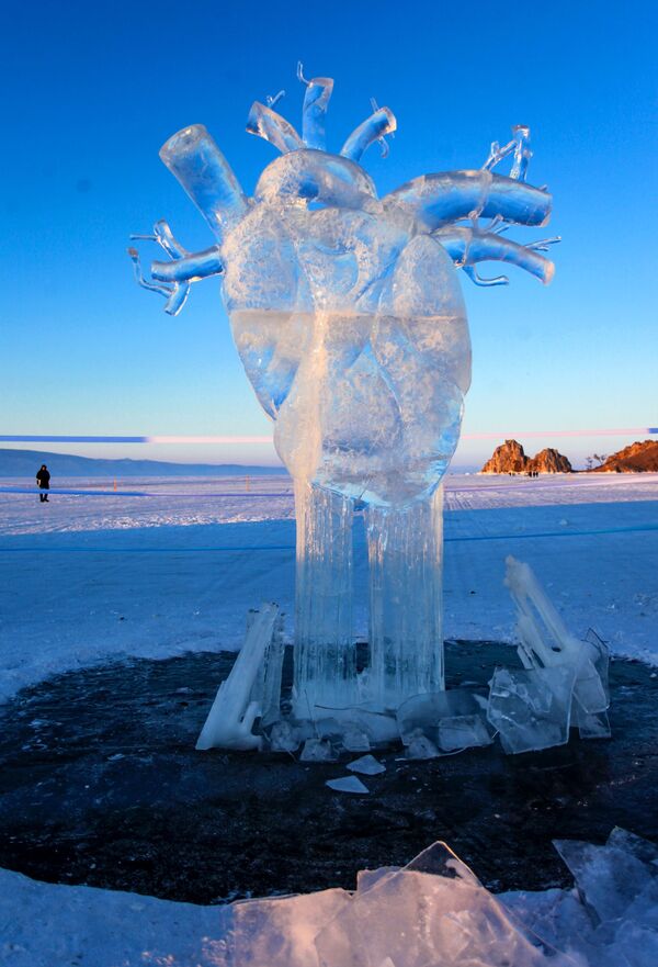 展示された心臓の氷彫刻 - Sputnik 日本
