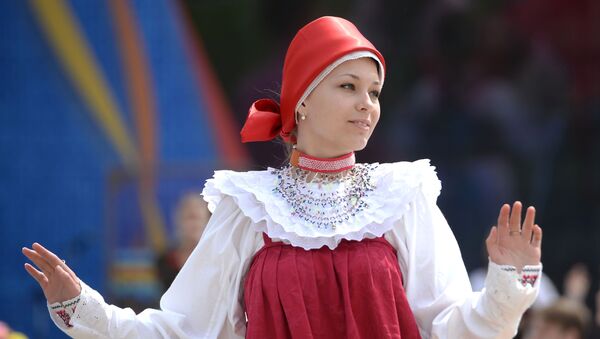 ロシアの民族衣装の女の子 - Sputnik 日本
