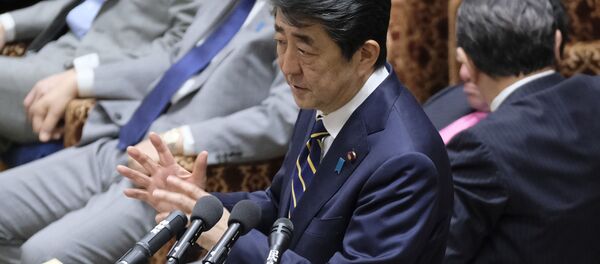 Премьер-министр Японии Синдзо Абэ во время заседания бюджетного комитета нижней палаты японского парламента в Токио - Sputnik 日本