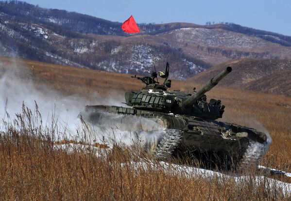 International Army Gamesで戦車バイアスロンを行なうT-72戦車（ロシア・ウラジオストク） - Sputnik 日本
