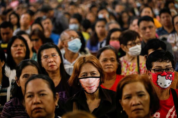 マスクを着用してミサに出席するカトリック教徒（フィリピン・マニラ） - Sputnik 日本