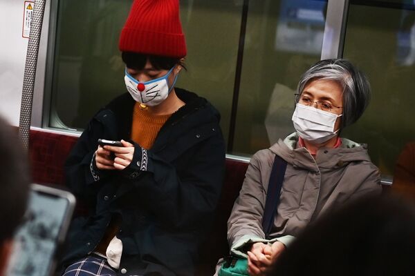 マスクを着用する地下鉄の乗客（日本・東京） - Sputnik 日本