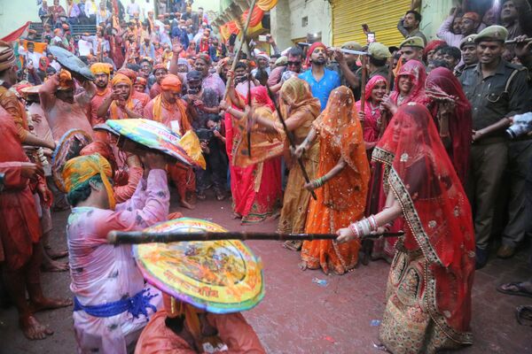 ヒンドゥー教の春祭り「ラトゥマー・ホーリー」（インド・バルサナ） - Sputnik 日本