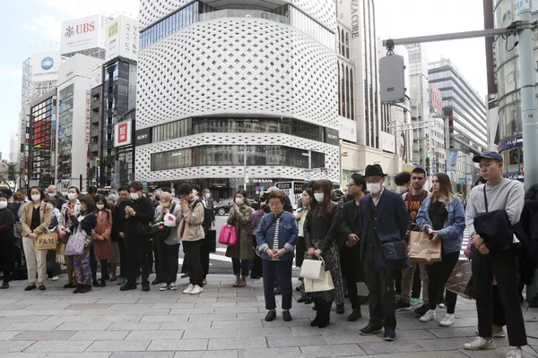 黙祷を捧げる人々(東京・銀座) 黙祷を捧げる人々(東京・銀座) - Sputnik 日本