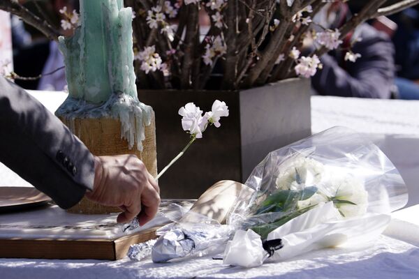 追悼式で献花（東京） - Sputnik 日本