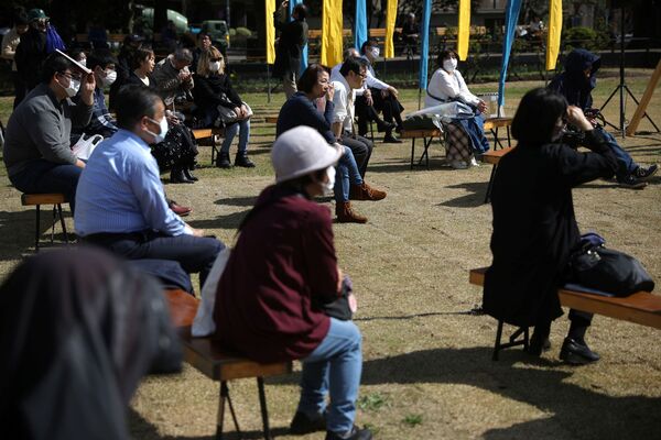 黙祷をしに集まった市民（東京・日比谷公園） - Sputnik 日本