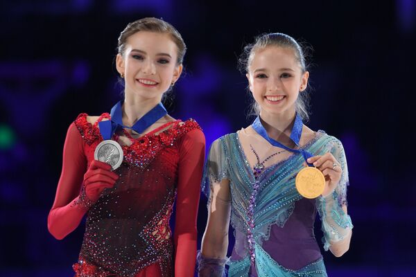 左から　ダリア・ウサチョワ選手（13）とカミラ・ヴァリエヴァ選手（13）世界ジュニア選手権女子シングル入賞 - Sputnik 日本