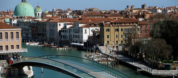 カナル・グランデにかかるコスティトゥツィオーネ橋 カナル・グランデにかかるコスティトゥツィオーネ橋 - Sputnik 日本