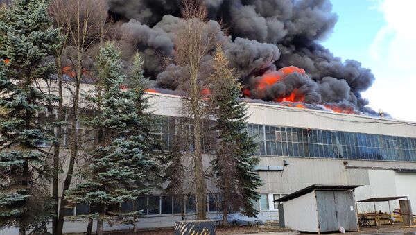 モスクワ郊外でアルミニウム工場の倉庫が火事 - Sputnik 日本