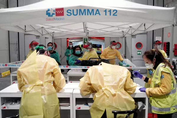 盗まれた人工呼吸器に不良品のマスク　 スペインでは医療機器の調達が本当の闘いに