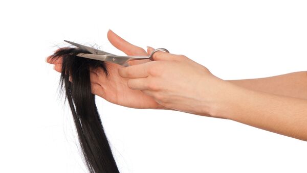Стрижка волос парикмахерскими ножницами - Sputnik 日本