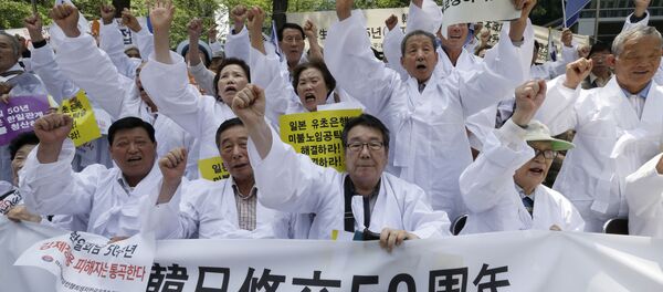 ソウル日本大使館前で男性が抗議の焼身自殺 ソウル日本大使館前で男性が抗議の焼身自殺 - Sputnik 日本