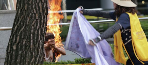 ソウル日本大使館前で韓国人男性が焼身自殺、この責任が日本にあるか? ソウル日本大使館前で韓国人男性が焼身自殺、この責任が日本にあるか? - Sputnik 日本