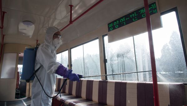 Дезинфекция трамвая против распространения коронавируса в Пхеньяне - Sputnik 日本