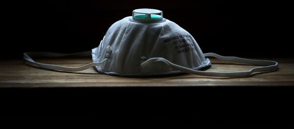 Защитная маска на столе Защитная маска на столе - Sputnik 日本