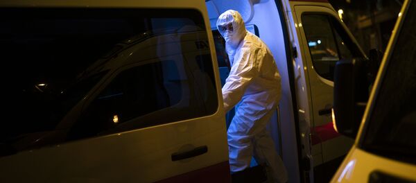 Скорая помощь перевозит пациента с коронавирусом, Испания Скорая помощь перевозит пациента с коронавирусом, Испания - Sputnik 日本