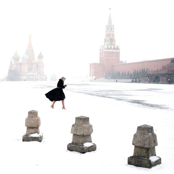 赤の広場を歩く女性（ロシア・モスクワ） - Sputnik 日本
