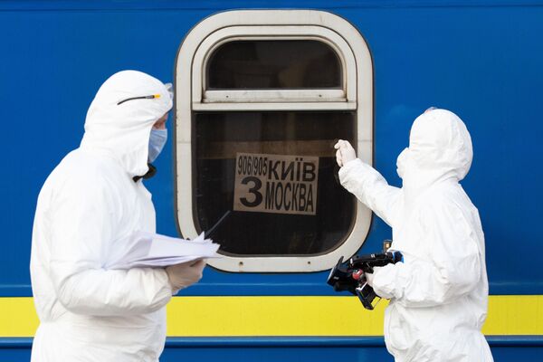 モスクワからウクライナ市民を乗せた列車がキエフ駅に到着（ウクライナ・キエフ） - Sputnik 日本