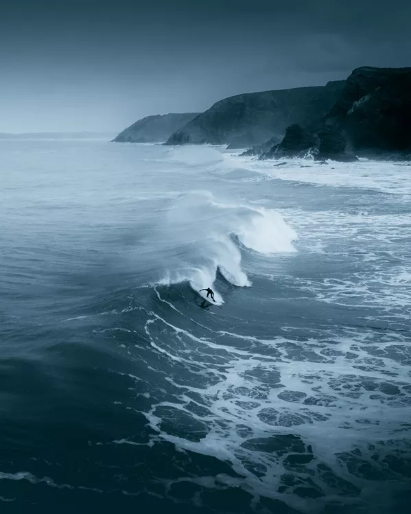 #Water2020ファイナリスト 英国出身の写真家の作品「A lone surfer braving the winter cold on the Cornish North Coast」 #Water2020ファイナリスト 英国出身の写真家の作品「A lone surfer braving the winter cold on the Cornish North Coast」 - Sputnik 日本