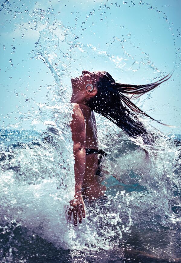 #Water2020ファイナリスト　スペイン出身の写真家の作品「Jugando con las olas（Playing with the waves）」 - Sputnik 日本