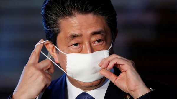 マスクをつけた安倍総理大臣 - Sputnik 日本