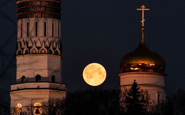教会とスーパームーン（ロシア・モスクワ） - Sputnik 日本