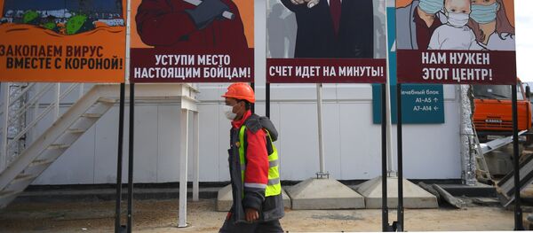 Плакаты на строительной площадке инфекционного центра в Новой Москве Плакаты на строительной площадке инфекционного центра в Новой Москве - Sputnik 日本